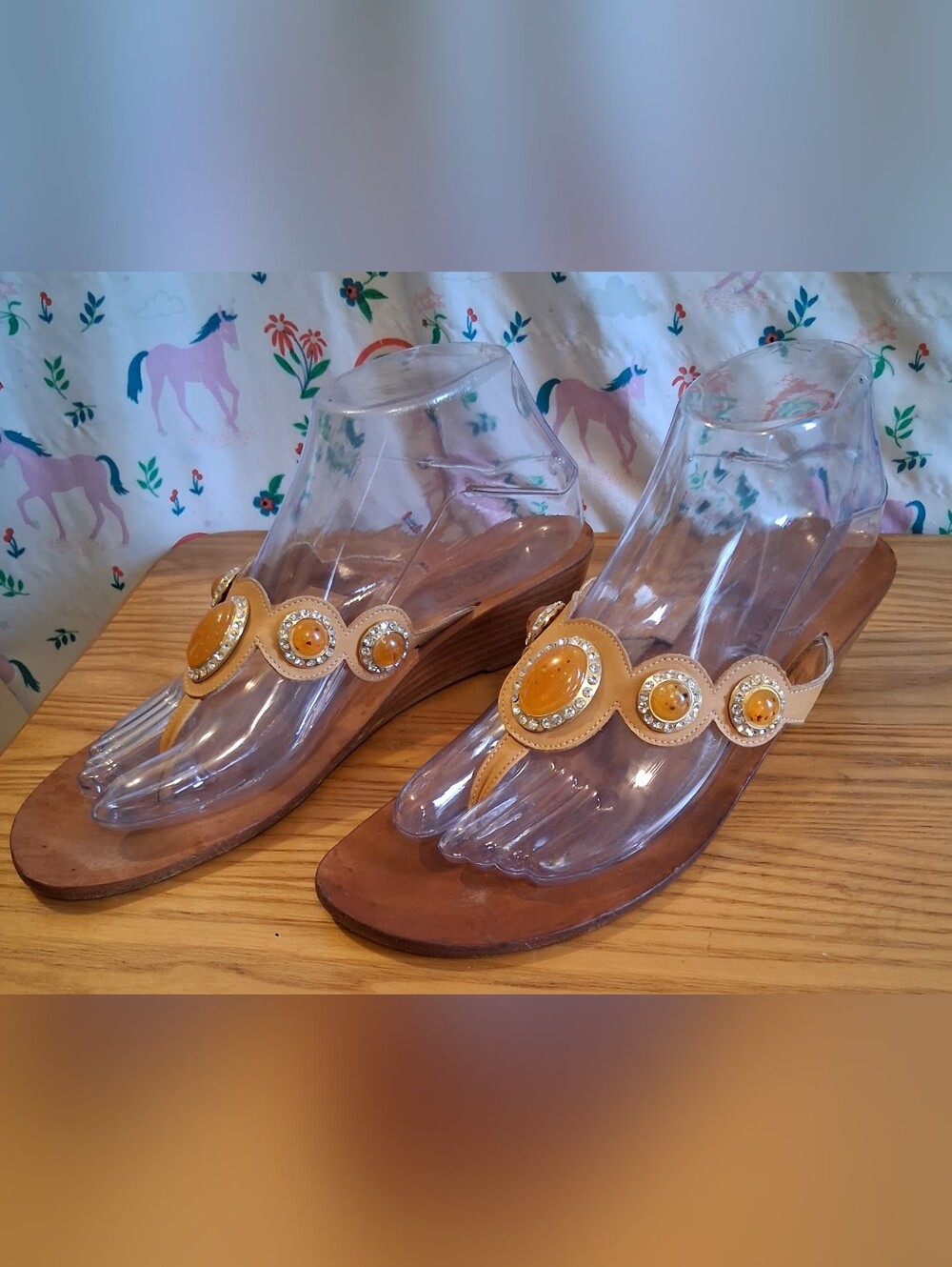 EUC Eddy Daniele Tan Leather Swarovski Crystal & Stone Casual Sandal Shoe SZ 8.5